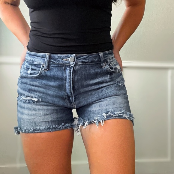 Distressed shorts - Picture 1 of 2